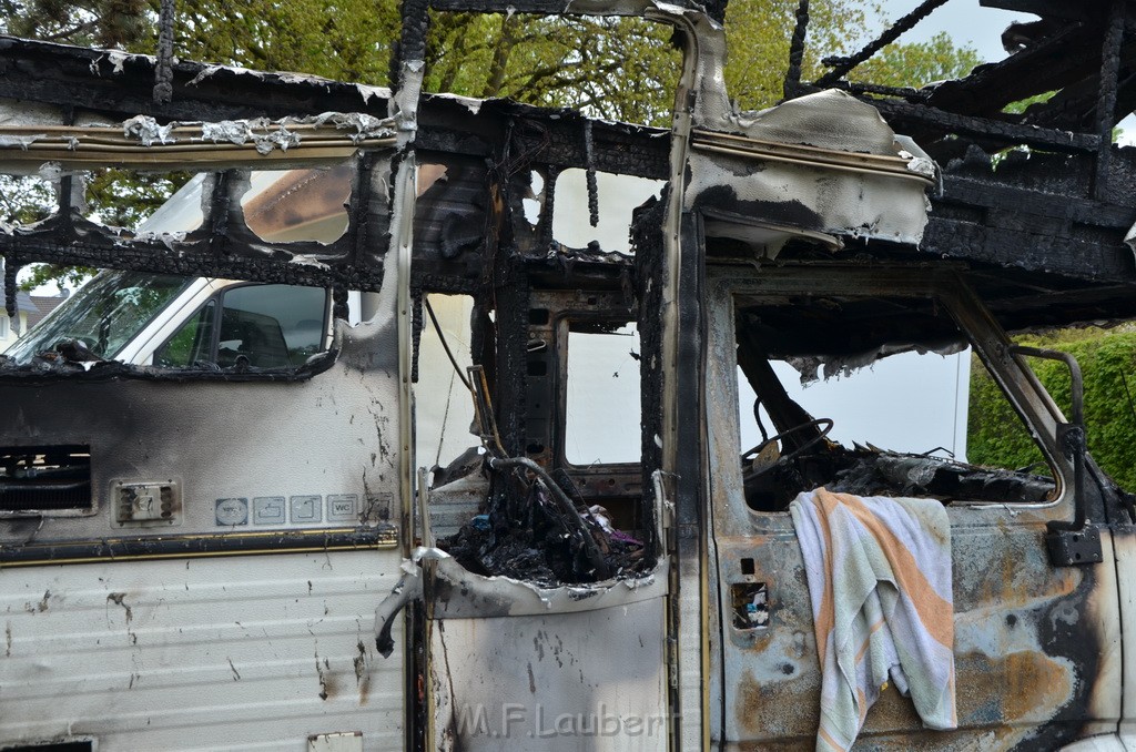 Wohnmobil ausgebrannt Koeln Porz Linder Mauspfad P019.JPG - Miklos Laubert